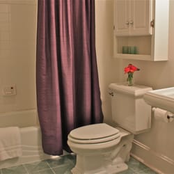 The Nestle Inn - Room 1 Bath