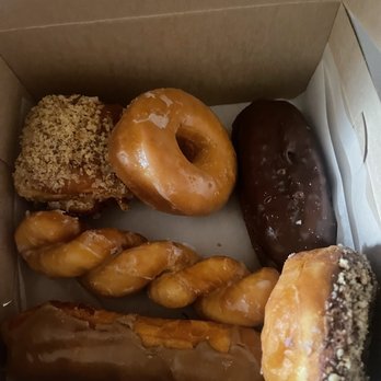 Primo's Donuts - 1/2 dozen "fancy" - Donuts Near Me - Los Angeles, California Primo's Donuts - 1/2 dozen "fancy" - Donuts Near Me - Los Angeles, California