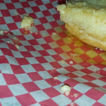 Vinny Vanucchi's - You can see the lake of olive oil in the bottom of this bread basket. - Italian Near Me - Galena, Illinois