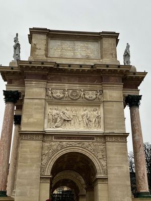 Carrousel du Louvre by null