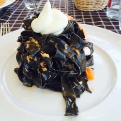Da Carmelo - Tagliatelle nere con granseola e mousse di ricotta