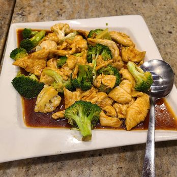 Yen's Kitchen and Sushi Bar - Chicken and broccoli - Sushi Bars Near Me - Ashburn, Virginia Yen's Kitchen and Sushi Bar - Chicken and broccoli - Sushi Bars Near Me - Ashburn, Virginia