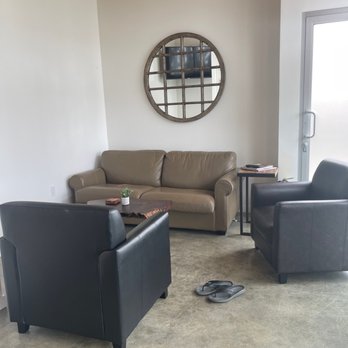 The Anchor Inn - Living room area perfect for when it's time to kick off your flip flops to sit back and relax! - Hotels Near Me - Pacifica, California