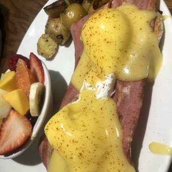 Angelina's - Eggs Benedict with turkey bacon - Breakfast & Brunch Near Me - New Westminster, British Columbia