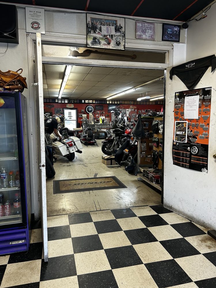 Remy's Chop Shop Logo