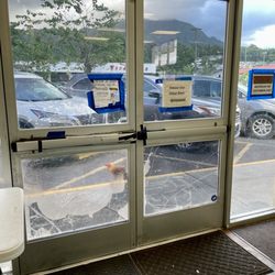Windward Laundromat Express - Laundromat Entrance