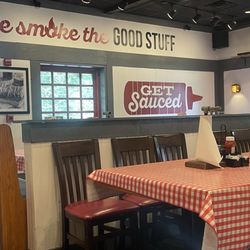 Famous Dave's Bar-B-Que - Ambiance
