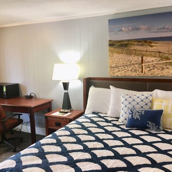 Elk Rapids Lakeshore Inn - Hotels Near Me - Williamsburg, Michigan Elk Rapids Lakeshore Inn - Hotels Near Me - Williamsburg, Michigan