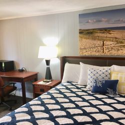 Elk Rapids Lakeshore Inn
