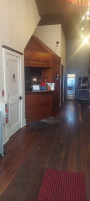 Commodore Hotel by null