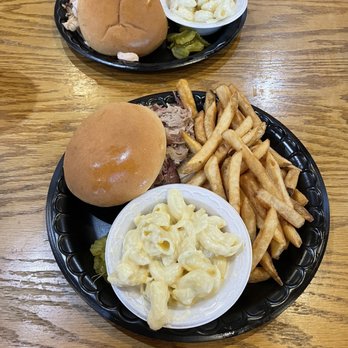 Bigun's Barbecue - Pulled pork sandwich, smoked chicken sandwich, Mac and cheese & fries - Barbeque Near Me - Talking Rock, Georgia Bigun's Barbecue - Pulled pork sandwich, smoked chicken sandwich, Mac and cheese & fries - Barbeque Near Me - Talking Rock, Georgia