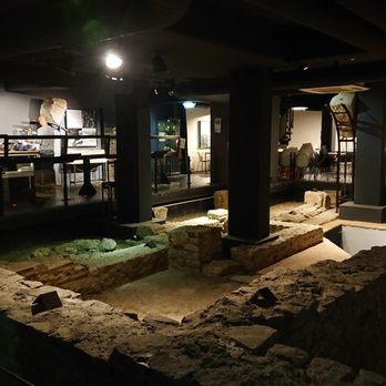 Derlon Hotel Maastricht - Breakfast buffet overlooking a roman ruine... - Hotels Near Me - Maastricht, LI