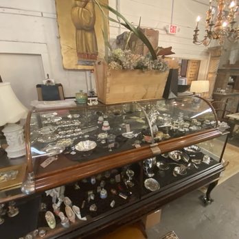 Baileywyck Antiques - Silverware and small pieces - Antiques Near Me - The Plains, Virginia Baileywyck Antiques - Silverware and small pieces - Antiques Near Me - The Plains, Virginia