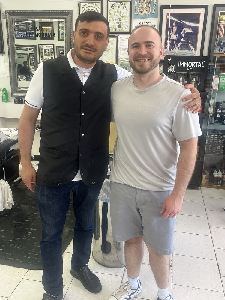 Manny's Barbershop Logo