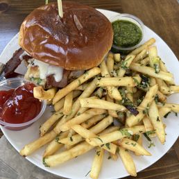 Chicken pesto sand