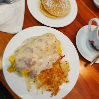 Eggsellent Cafe - Biscuits and gravy OMELET! - Breakfast & Brunch Near Me - Dallas, Texas