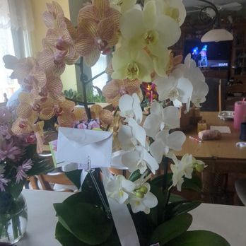 Donna's Custom Flowers - What was delivered - Florists Near Me - Mundelein, Illinois
