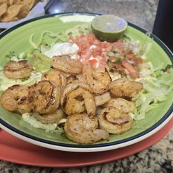 La Salsa Taqueria - Shrimp salad - my new favorite healthier food!
