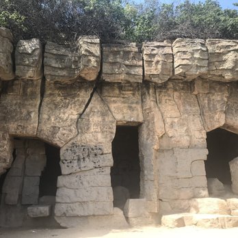 The Old Zoo - Lions den - Zoos Near Me - Los Angeles, California