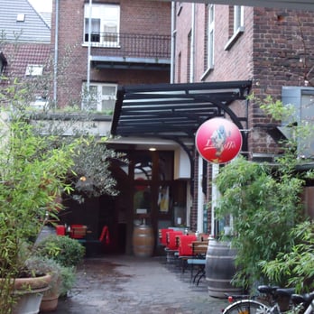 La Corte - Blick auf die Sommerterrasse im Innenhof - Cafes Near Me - Dusseldorf, NW La Corte - Blick auf die Sommerterrasse im Innenhof - Cafes Near Me - Dusseldorf, NW