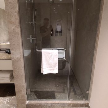 Sheraton - Junior Suite shower - Hotels Near Me - San Gabriel, California Sheraton - Junior Suite shower - Hotels Near Me - San Gabriel, California