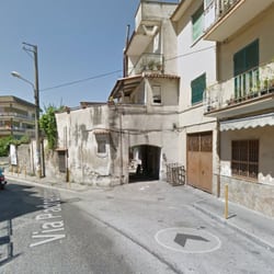Visconti Salvatore - Il panificio si trova all'interno del palazzo che vedete nella foto