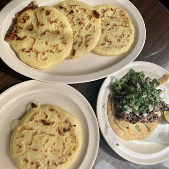 Pupuseria Restaurant Cuscatleco - Pupusas - Caribbean Near Me - Chicago, Illinois