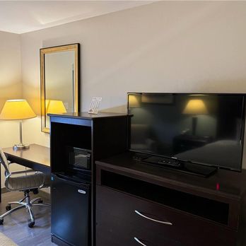 Baymont by Wyndham Tuscola - Guest room - Hotels Near Me - Tuscola, Illinois Baymont by Wyndham Tuscola - Guest room - Hotels Near Me - Tuscola, Illinois