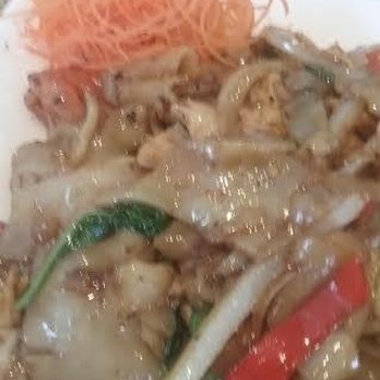 Siriwan Thai - Drunken Noodle Chicken - Thai Near Me - Gaithersburg, Maryland Siriwan Thai - Drunken Noodle Chicken - Thai Near Me - Gaithersburg, Maryland