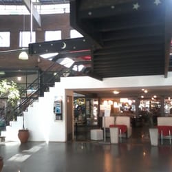 Interior de la galería Corner Mall.