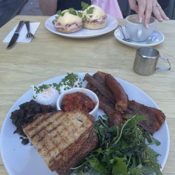 Mortimer Amsterdam - Full English breakfast - Breakfast & Brunch Near Me - Amsterdam, New Hampshire Mortimer Amsterdam - Full English breakfast - Breakfast & Brunch Near Me - Amsterdam, New Hampshire