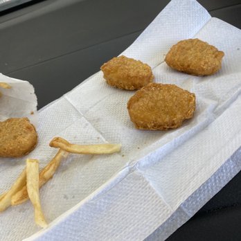 Bob's Good Burger - Kids Chicken Nuggets Combo - Burgers Near Me - Clovis, California Bob's Good Burger - Kids Chicken Nuggets Combo - Burgers Near Me - Clovis, California