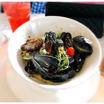 Chez Joel Bistro - Steamed PEI Mussels in white wine cream sauce. - French Near Me - Chicago, Illinois Chez Joel Bistro - Steamed PEI Mussels in white wine cream sauce. - French Near Me - Chicago, Illinois
