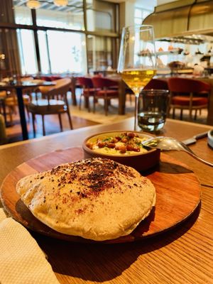 Mara Restaurant and Bar by null