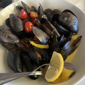 fatfish on The Water - Saffron Mussels - Seafood Near Me - Bay Shore, New York fatfish on The Water - Saffron Mussels - Seafood Near Me - Bay Shore, New York