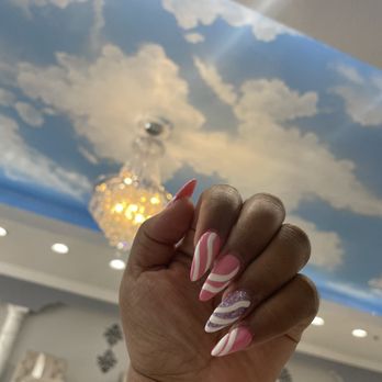 Lavish Nails & Spa - Nail Salons Near Me - Vallejo, California