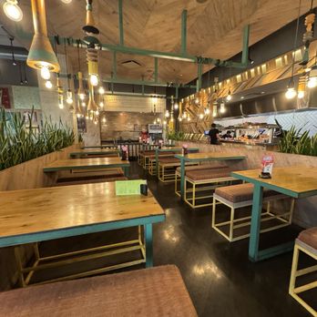 Nando's Peri-Peri - Portuguese Near Me - Chicago, Illinois