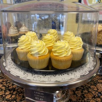 Sister Honey's - Lemon cupcakes - Desserts Near Me - Orlando, Florida