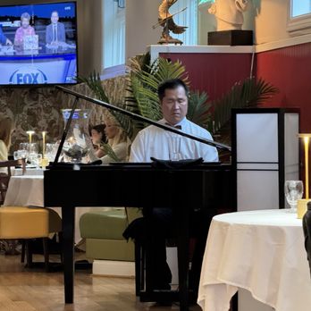 1852 Grill Room - live pianist playing during dinner - American Near Me - Mackinac Island, Michigan 1852 Grill Room - live pianist playing during dinner - American Near Me - Mackinac Island, Michigan