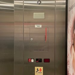 JCPenney - 1995 Schindler 300A hydraulic elevator