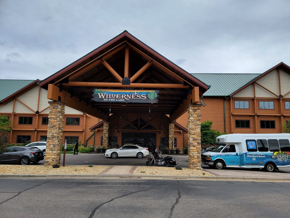 WILDERNESS ON THE LAKE Updated October 2024 93 Photos & 49 Reviews 350 E Hiawatha Dr