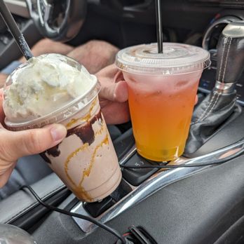 Estrellas Hana-Maui - Dragon fruit juice and a chocolate caramel milkshake - Food Trucks Near Me - Haiku, Hawaii