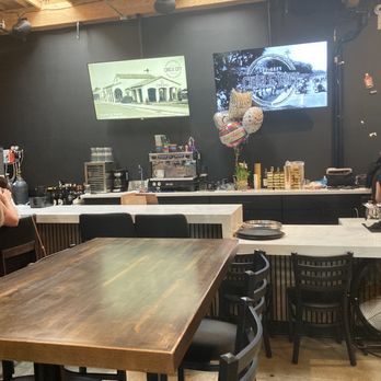 Circle City Tavern - Bar area - Gastropubs Near Me - Corona, California