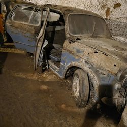 Galleria Borbonica - Damaged cars from WWII