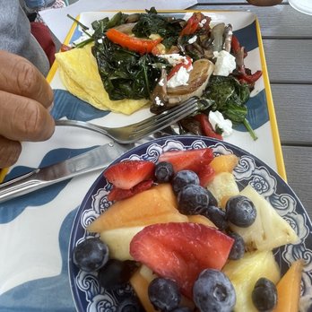 Biscuit Belly - Chesapeake - Garden omelette with fruit on the side - Breakfast & Brunch Near Me - Chesapeake, Virginia Biscuit Belly - Chesapeake - Garden omelette with fruit on the side - Breakfast & Brunch Near Me - Chesapeake, Virginia