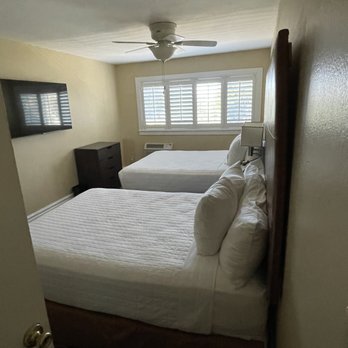 Marin Suites Hotel - double queen suite - Hotels Near Me - Corte Madera, California Marin Suites Hotel - double queen suite - Hotels Near Me - Corte Madera, California