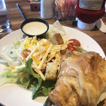 Cheddar's Scratch Kitchen - Garden salad and croissant - Comfort Food Near Me - Centerville, Ohio