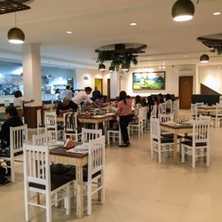 Rolando's Farm To Table Restaurant - Restaurant dining area - First floor