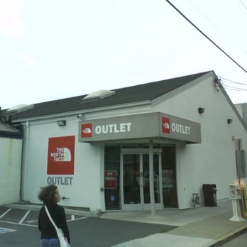 The North Face Berkeley Outlet - Storefront of the Northface outlet - Sports Wear Near Me - Berkeley, California The North Face Berkeley Outlet - Storefront of the Northface outlet - Sports Wear Near Me - Berkeley, California