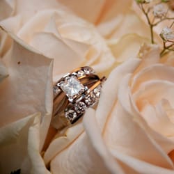 La Vie En Rose Florist & Gifts - Bride's Bouquet